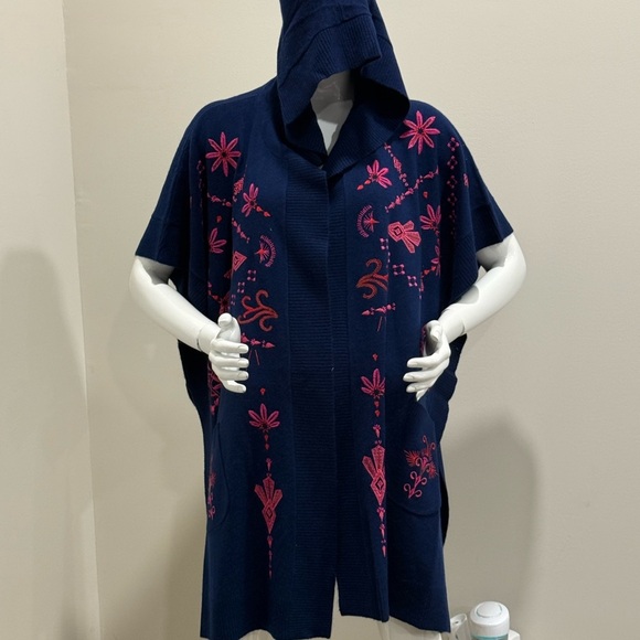 JOHNNY WAS
EMBROIDERED WOOL & CASHMERE
THE CLASSIC CAPE - Picture 6 of 15